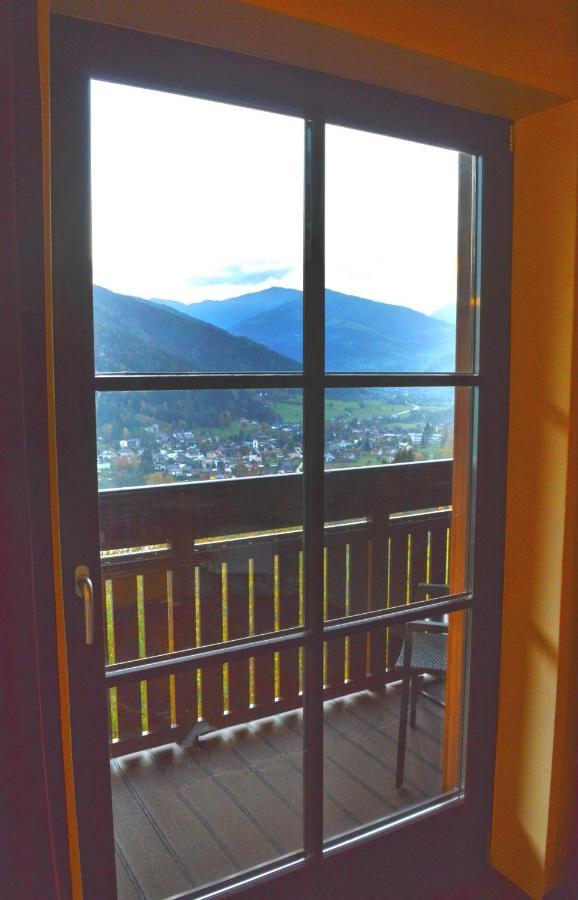 Theresienhof - Ferienwohnungen im Chalet mit atemberaubendem Panoramablick Feld am See Exterior foto